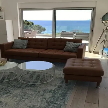 Avec 4 Chambres Et 2 Salles De Bain, Avec Piscine Et Superbe Vue Mer *