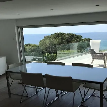 Avec 4 Chambres Et 2 Salles De Bain, Avec Piscine Et Superbe Vue Mer Sainte-Maxime